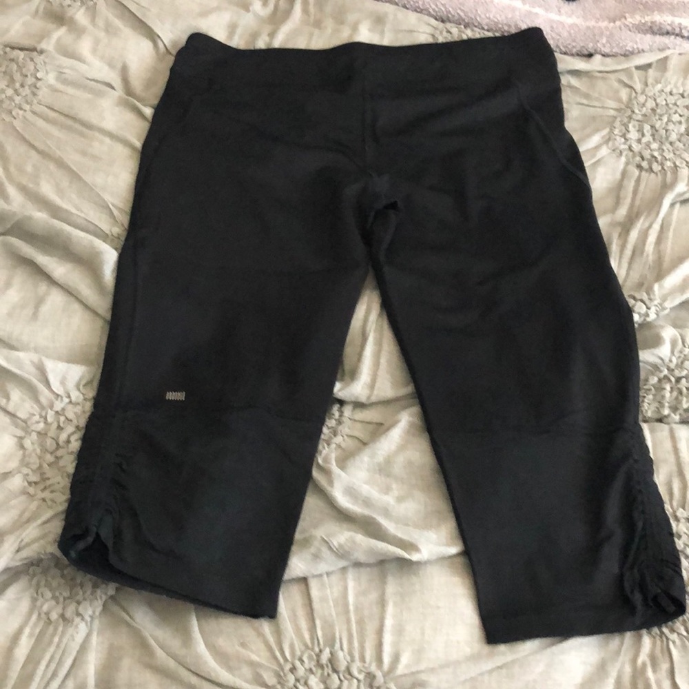 Victoria’s Secret Capri workout pant. Size…